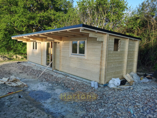 10m x 3m pent log cabin installation