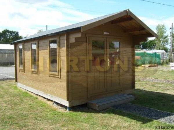 3m x 5m garden cabin in Hortons showsite