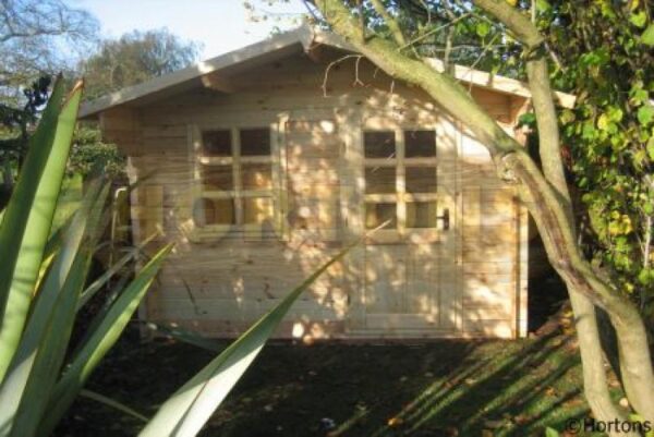 3m x 2m garden cabin in secluded garden